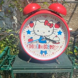 Hello kitty clock collectable